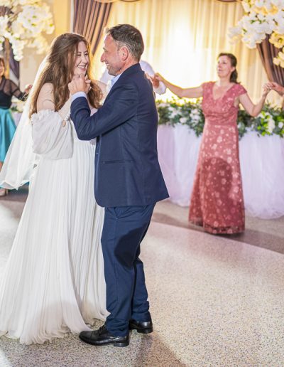 fotograf de nunta, fotograf de nunta iasi, nunta iasi, studio foto iasi, rochii mireasa, foto comercial, fotograf nunta Iasi, Vaslui, Bacau, Suceava, Botosani, Galati, trash the dress, Silvestru Petru